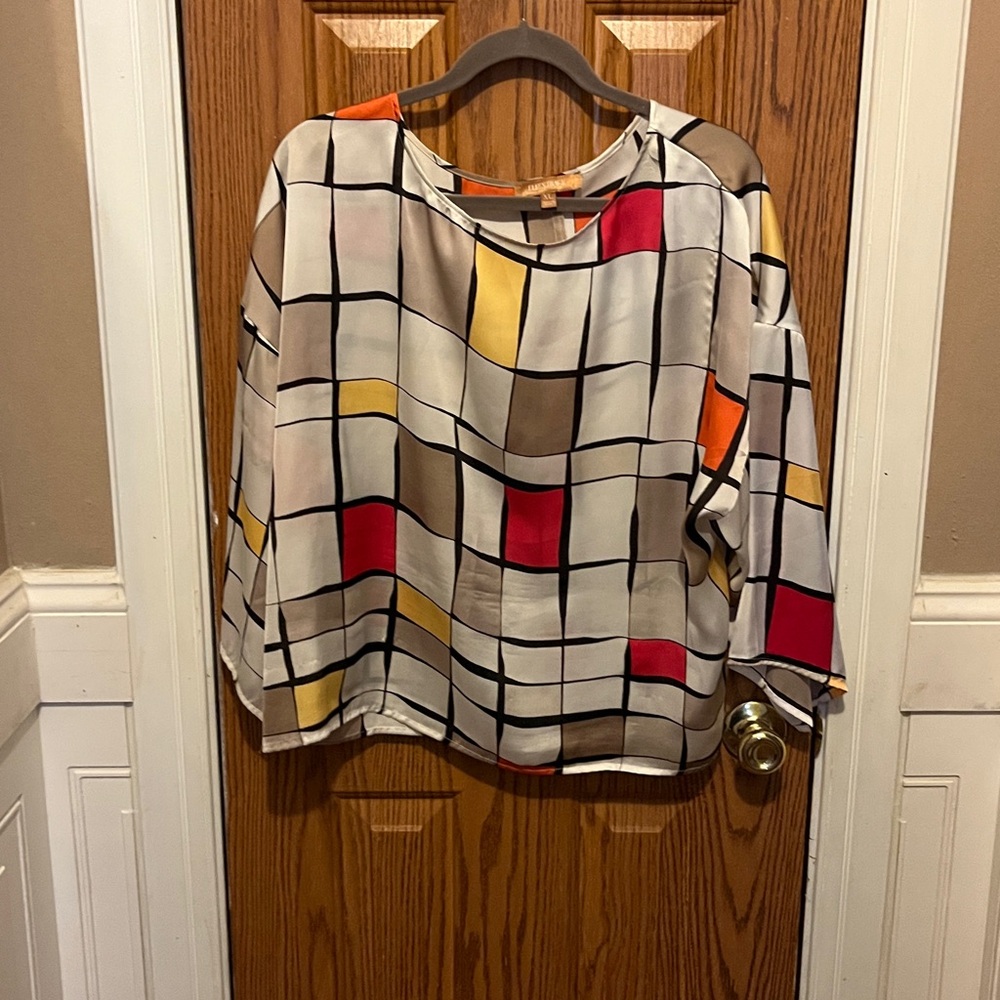 Ellen Tracy Vibrant  Patterned Top